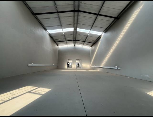 300M² WAREHOUSE TO LET IN HENNOPSPARK
